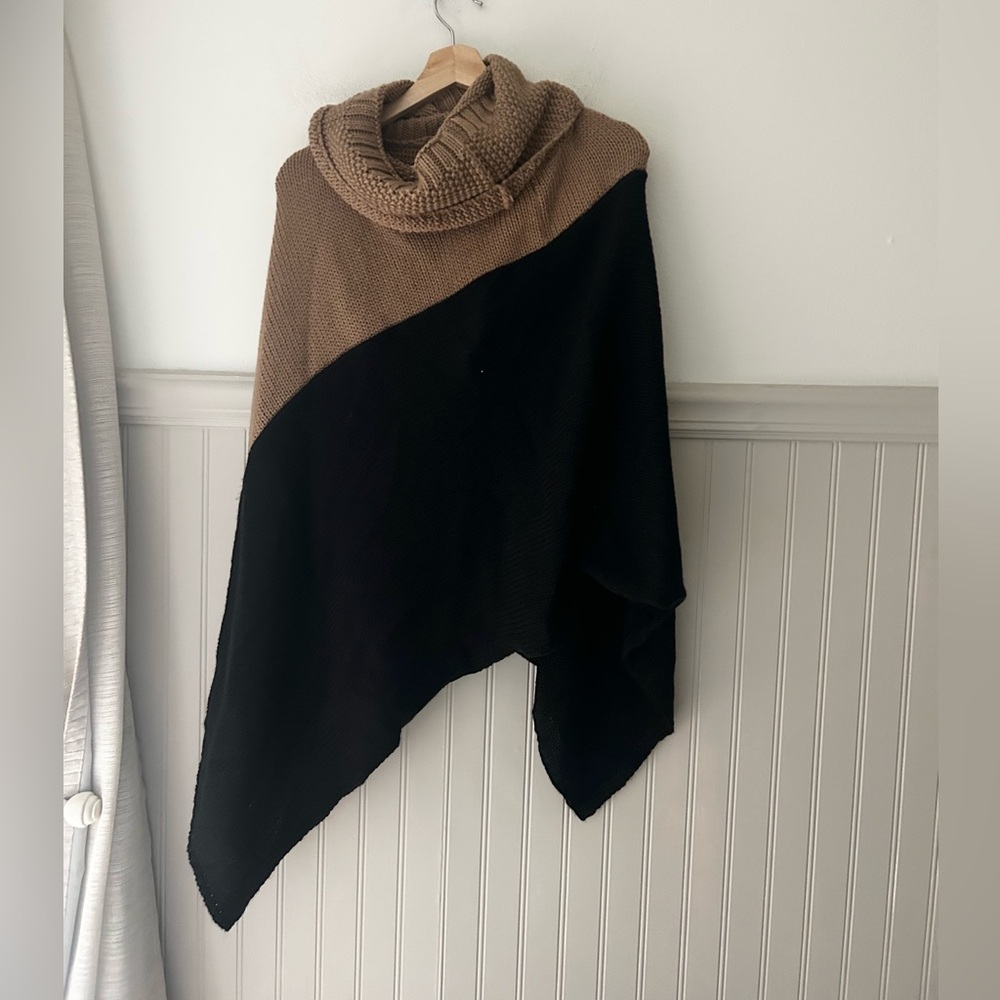 ⭐️ NEW Y2K Express Black and Brown Women's Small Knit Asymmetrical Poncho